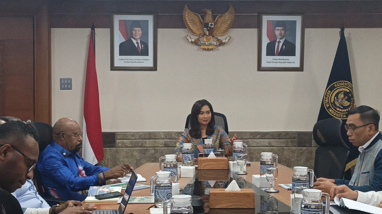 Bupati Jayapura Paparkan Master Plan Wisata Bahari Khalkote ke Wamenpar, Festival Danau Sentani 2026 Siap Digelar