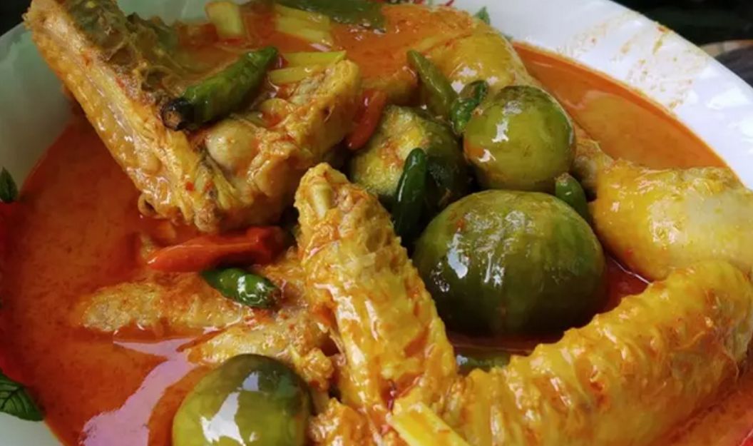 Resep Gulai Ayam Undak Teghung Khas Bengkulu, Santan Kental Berpadu Terong Bulat