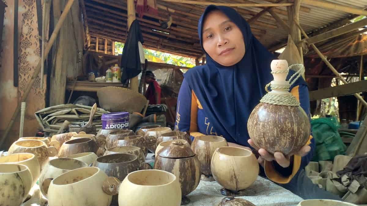 Limbah Batok Kelapa di Kota Banjar Disulap Jadi Kempis Air, Kerajinan Yayan Sutisna Tembus Pasar Amerika dan Jerman