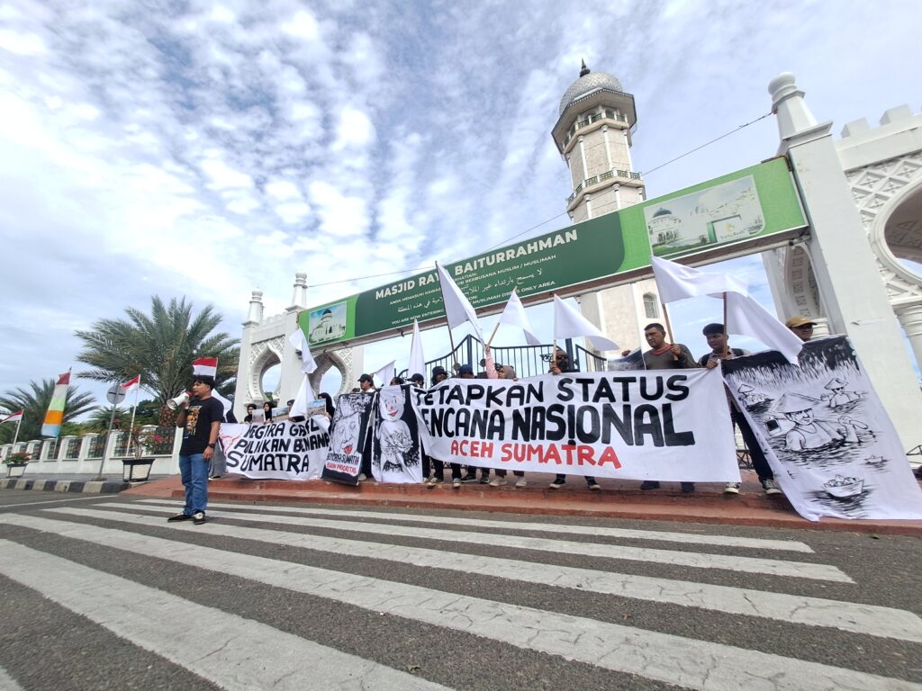 9 Bulan Pascabencana Aceh-Sumatra, Koalisi Masyarakat Sipil Kibarkan Bendera Putih di Banda Aceh
