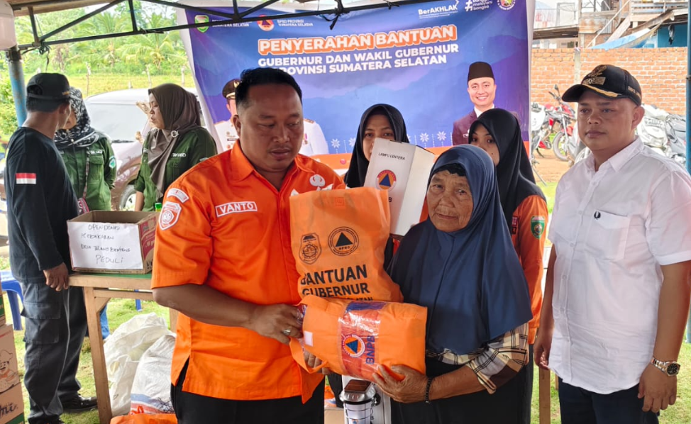 BPBD Sumsel Salurkan Bantuan Gubernur Herman Deru untuk 16 KK Korban Kebakaran di Empat Lawang, Kerugian Capai Rp450 Juta