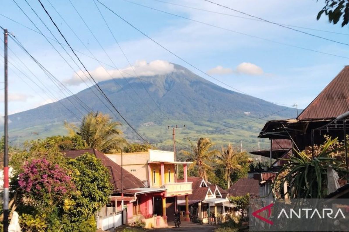 Jalur Pendakian Gunung Dempo di Pagaralam Kembali Dibuka, 7.367 Orang Telah Mendaki Sepanjang 2025