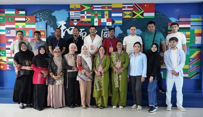 Guru MTsN 1 Medan Terbang ke China Ikuti Pelatihan Vokasi Internasional, Belajar Sistem Pendidikan hingga Kerajinan Kayu Tradisional