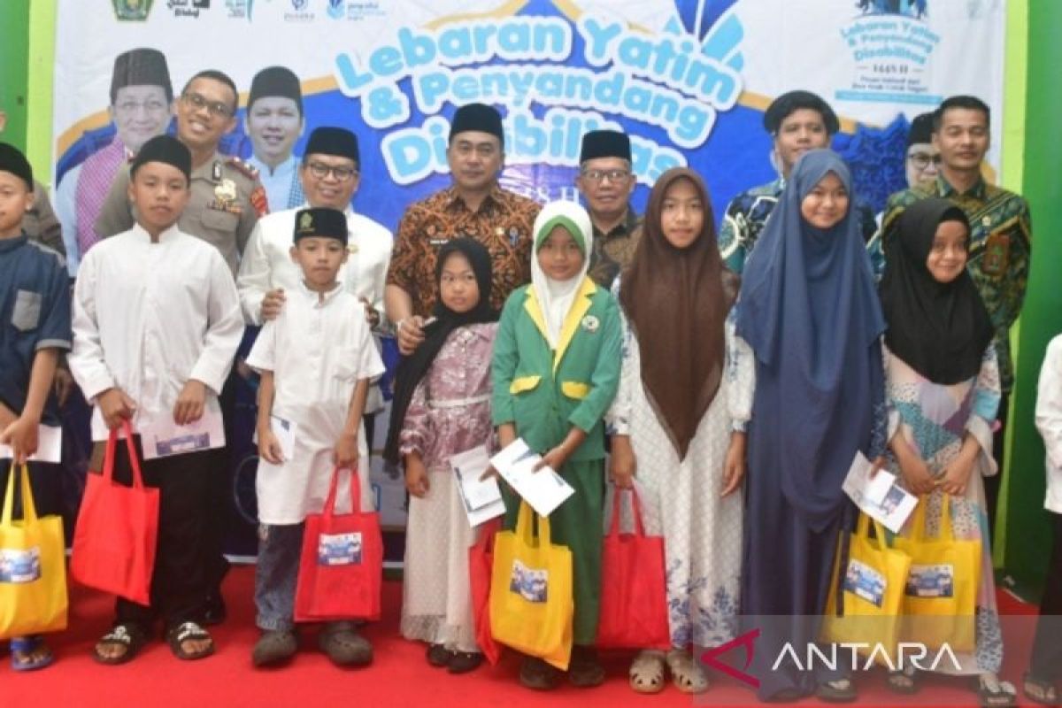 Kemenag Rejang Lebong Salurkan 300 Paket Lebaran Yatim dan Disabilitas, Berisi Uang Tunai dan Alat Tulis