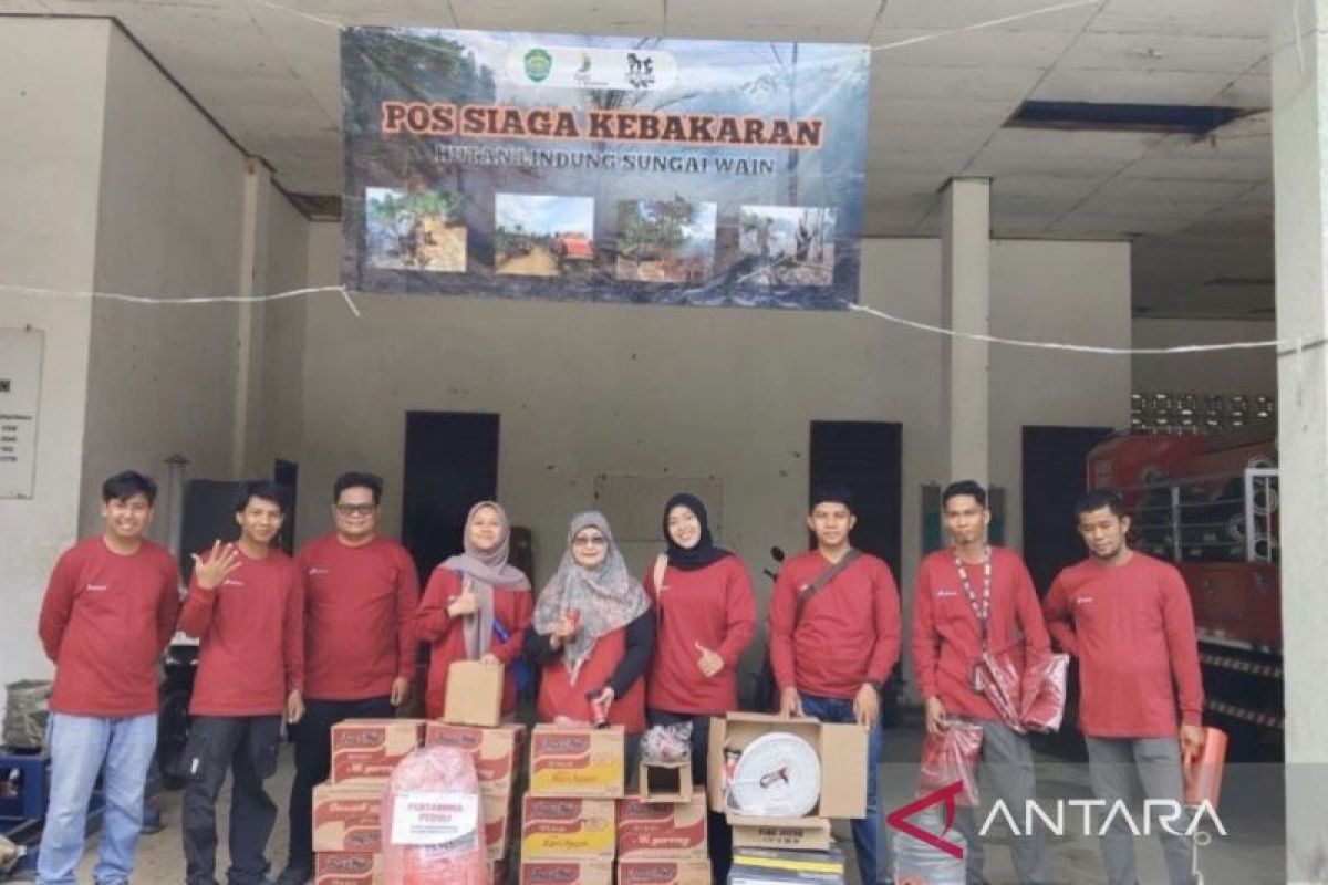 Pertamina RU V Balikpapan Serahkan Bantuan Alat Pemadam dan Logistik untuk Cegah Karhutla di Hutan Lindung Sungai Wain