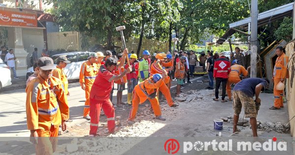 Camat Mamajang Tertibkan Delapan Lapak PKL, Sisa Konstruksi Pallubasa Serigala Dibongkar Paksa
