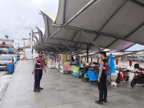 Patroli Dialogis di Pelabuhan Speed Boat Sukamara, Sat Samapta Cegah Premanisme dan Pastikan Lifejacket Tersedia