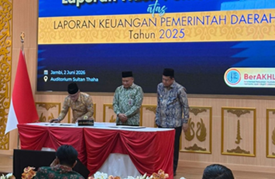 Bupati Muaro Jambi Bambang Bayu Suseno Terima WTP ke-10 dari BPK, Ketua DPRD Aidi Hatta Ingatkan Evaluasi Anggaran