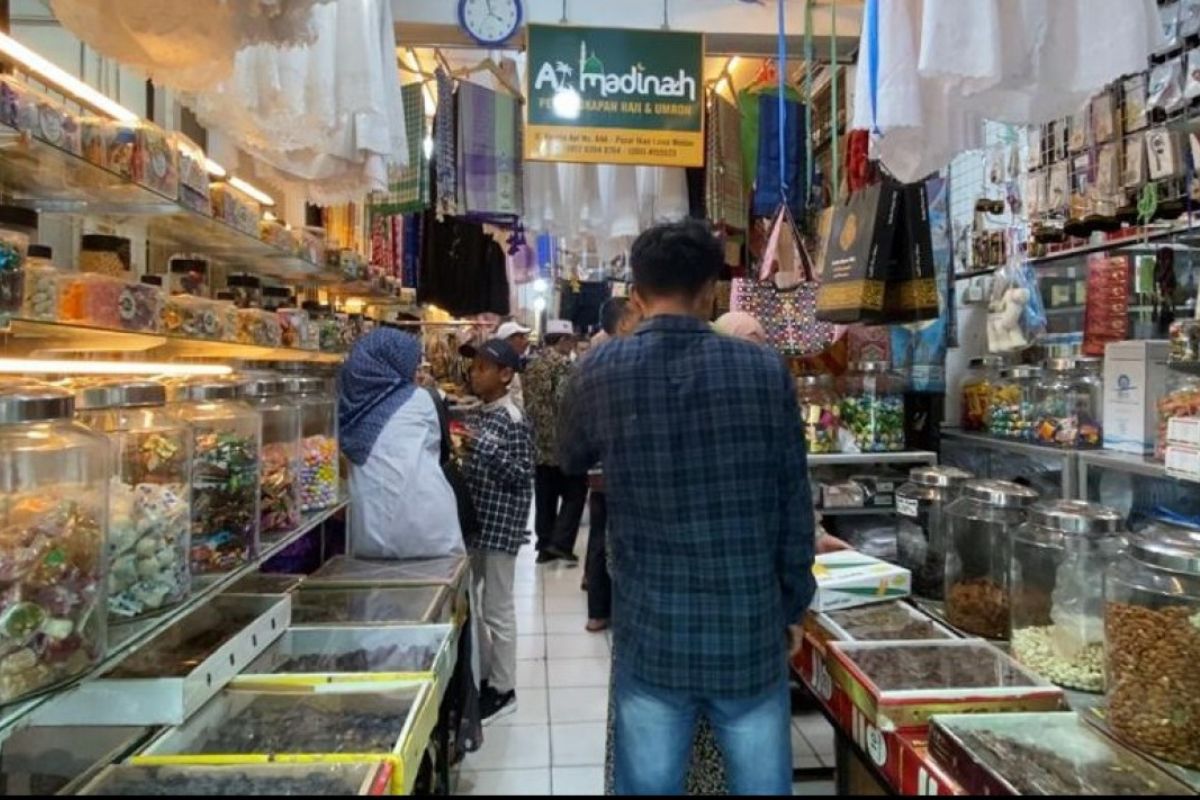 15 Tempat Belanja Buah Tangan Terjangkau di Medan, dari Pasar Tradisional Hingga Bandara
