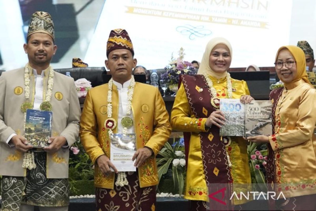DPRD Banjarmasin Terima Peluncuran Tiga Buku Sejarah di Puncak Harjad ke-500 Kota