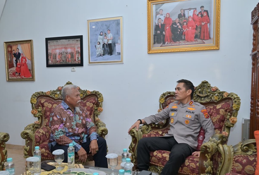 Kapolda Jambi Irjen Krisno H Siregar Sambangi Tiga Rumah Purnawirawan Polri Jelang Hari Bhayangkara ke-80, Ada Tali Asih untuk Keluarga Almarhum