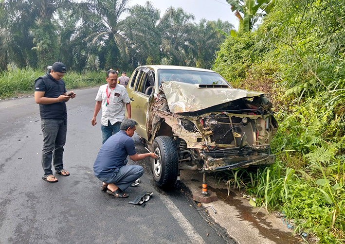 Mobil Dinas Satpol PP Bengkulu Utara Ringsek Usai Tabrak Truk di Rejang Lebong, Pengemudi Wiraswasta dan Isu Pejabat di Dalam Kabin