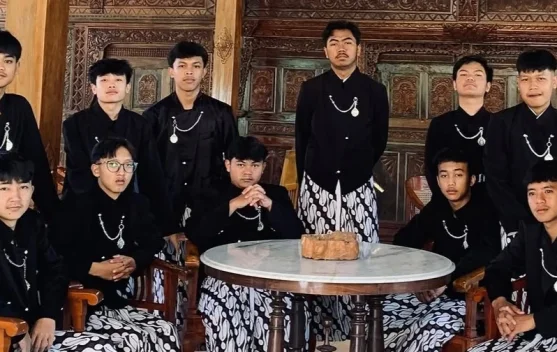 3 Aturan Busana Pria Wajib Dipatuhi Peserta Kirab 1 Suro di Pura Mangkunegaran Solo, Termasuk Larangan Motif Parang