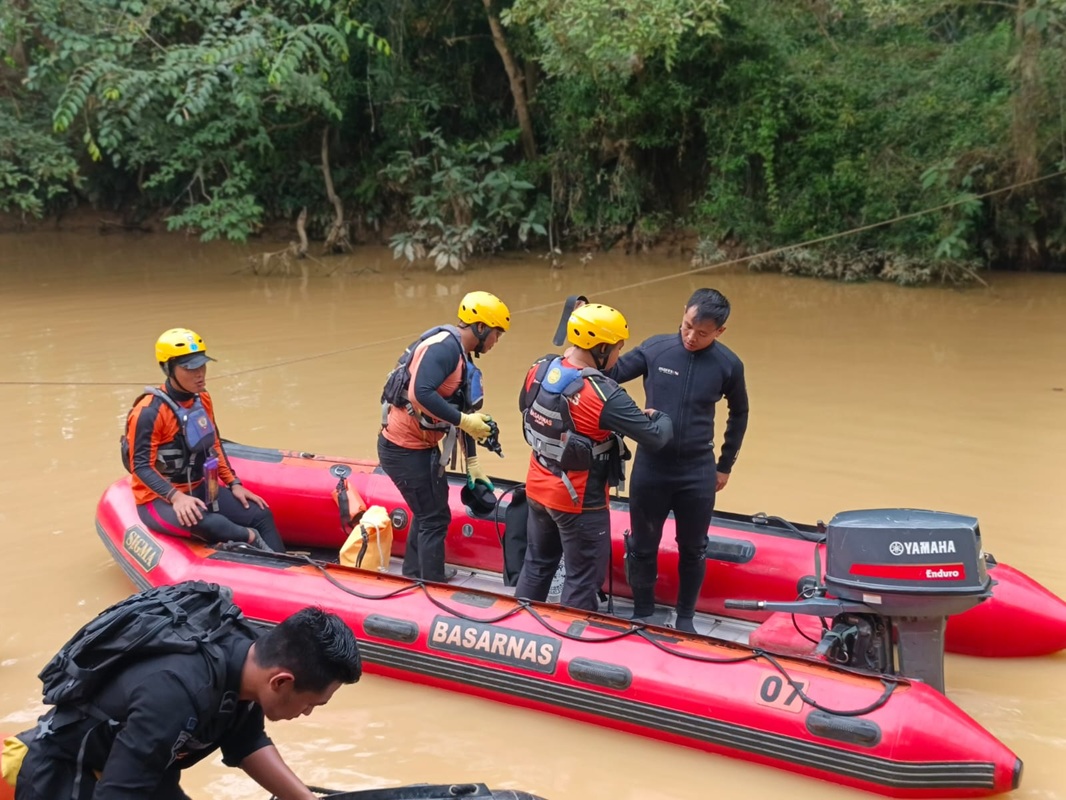 Lansia 74 Tahun Hilang Terseret Arus Sungai Nalo Tantan, Tim SAR Gabungan Perluas Pencarian hingga 8 Kilometer