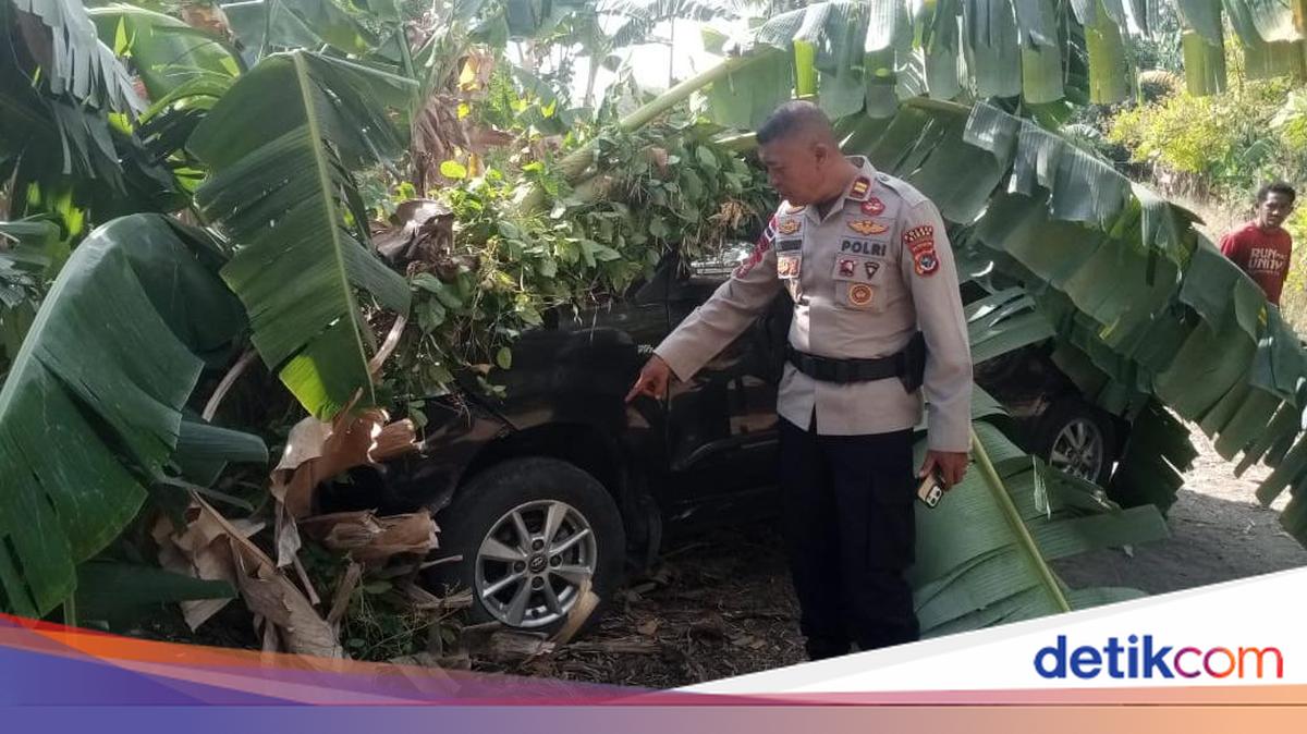 Pastor di Sikka NTT Tabrak Pejalan Kaki hingga Tewas, Korban Terseret 30 Meter ke Bahu Jalan