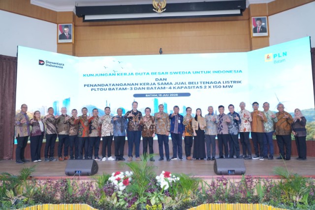 PLN Batam dan Dalle Energy Teken Kontrak Jual Beli Listrik 300 MW, Duta Besar Swedia Tinjau Langsung Infrastruktur