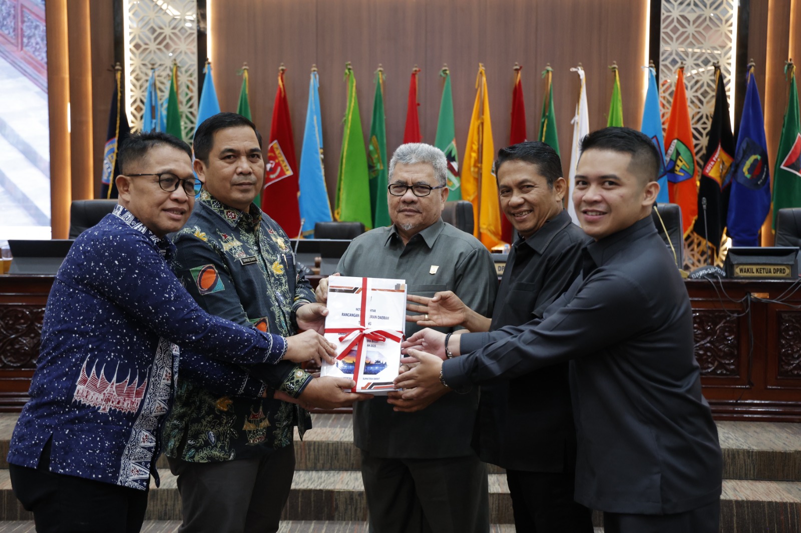 DPRD Sumbar Setujui Pembahasan Ranperda Pajak dan Retribusi Daerah di Luar Propemperda, Begini Alasan Urgensinya