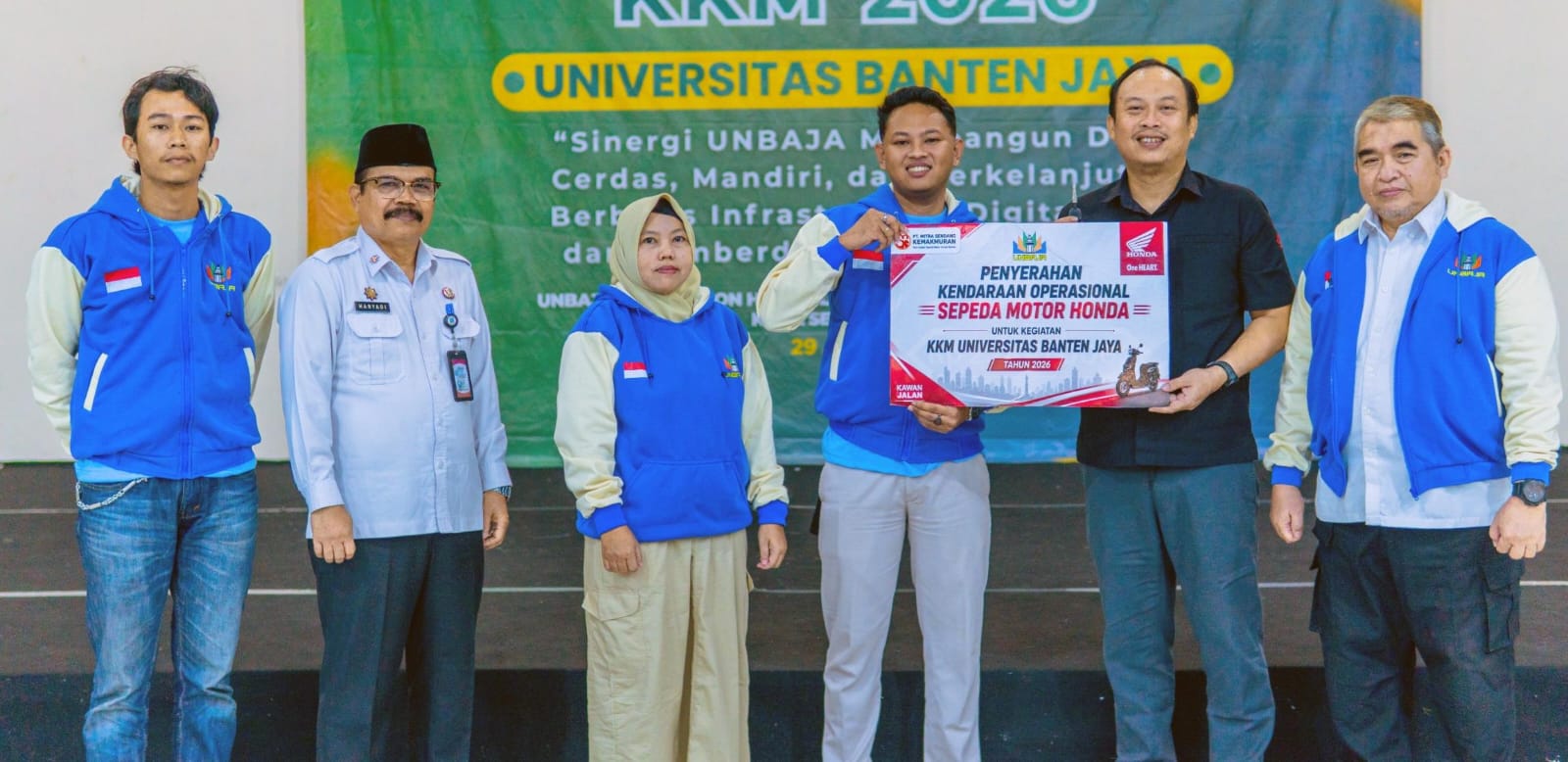 Honda Banten Serahkan 11 Motor Operasional untuk Mahasiswa KKM UNBAJA di Serang