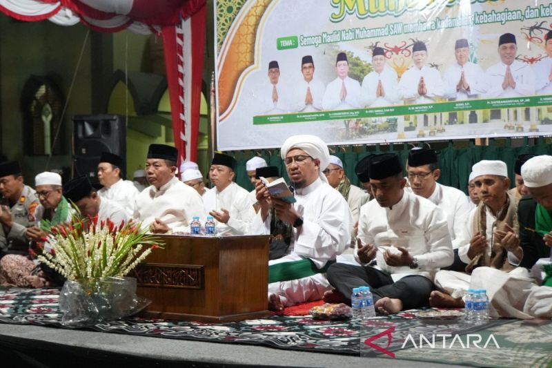 Bupati Kapuas Ajak Warga Doakan Kemarau dan Kabut Asap Segera Berakhir, 3.000 Masker Dibagikan ke Jamaah