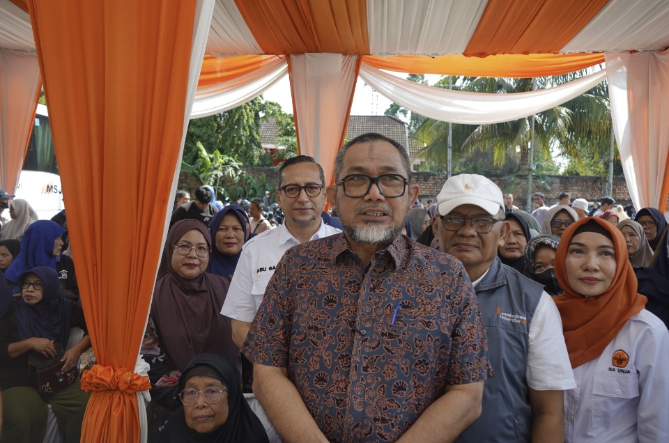Bakti Sosial IKA UNJA di Jambi Salurkan 300 Paket Sembako dan Layanan Kesehatan Gratis untuk Warga Sekitar Kampus