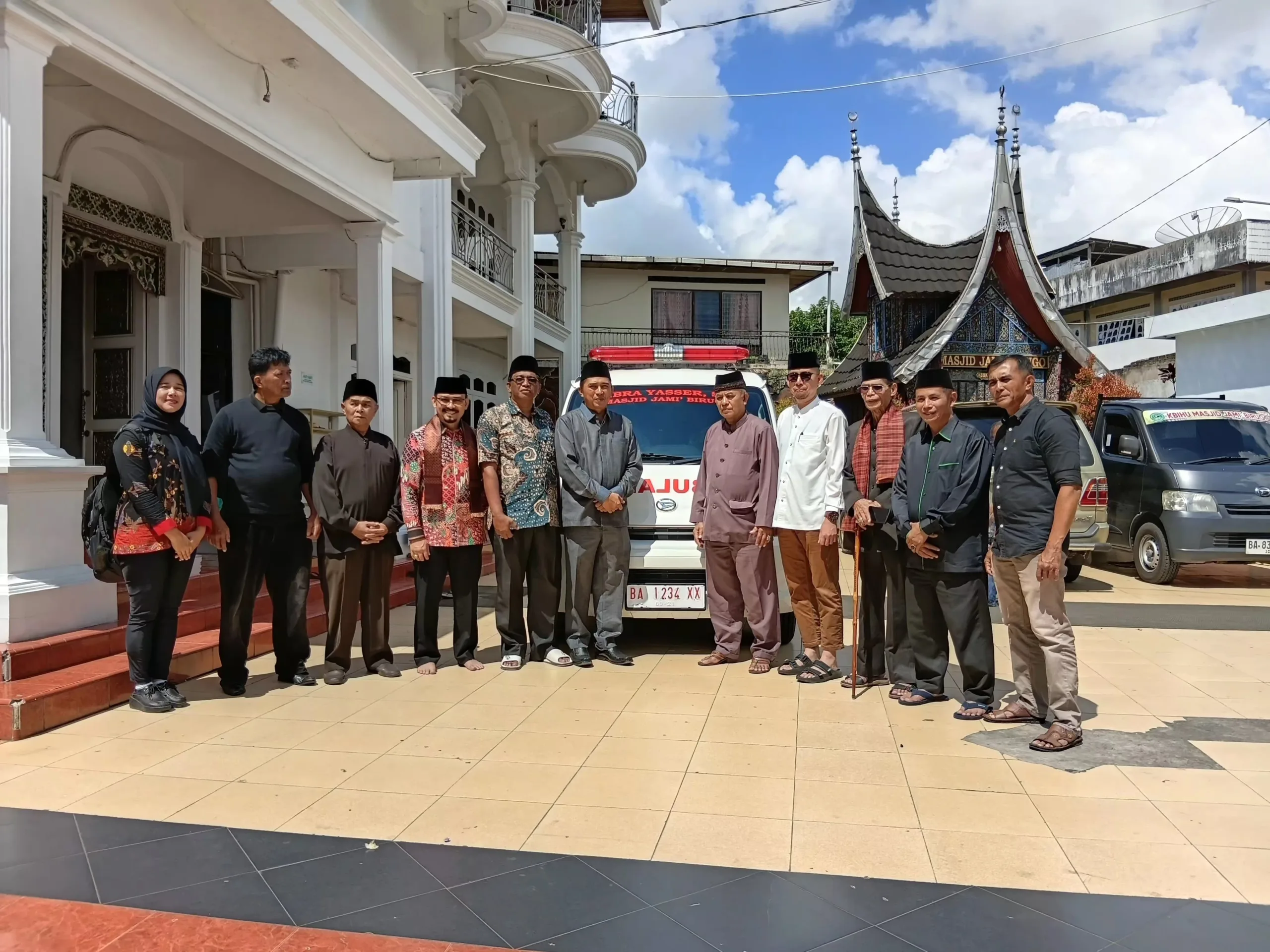 Anggota DPRD Bukittinggi H. Ibrayasser Serahkan Ambulans Hasil Pokir untuk Warga Birugo, Bantu Layanan Kesehatan dan Sosial