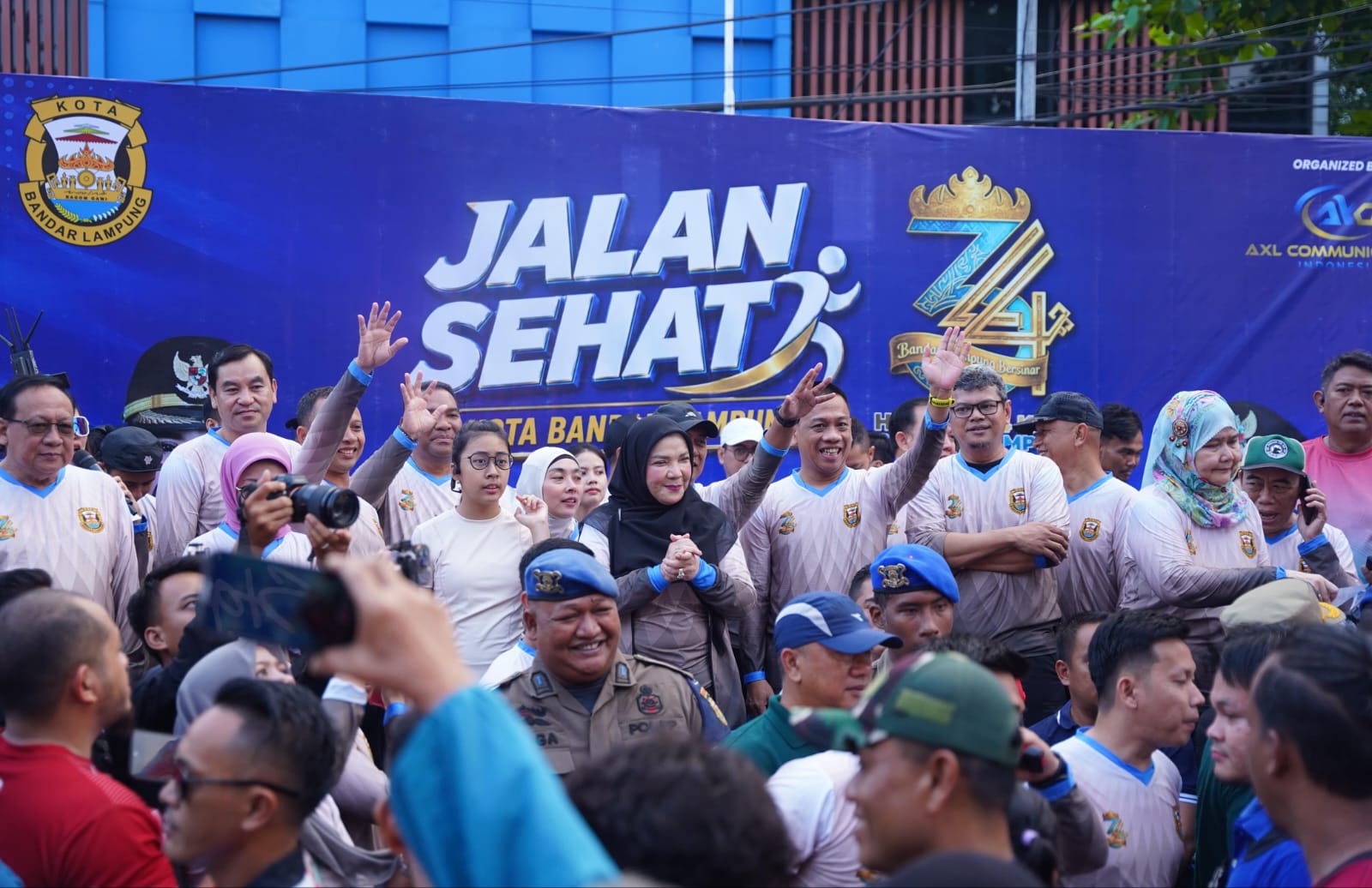 3.000 Warga Padati Jalan Sehat HUT ke-344 Bandar Lampung, Pedagang Cilok di Kemiling Bawa Pulang Mobil Daihatsu Sigra