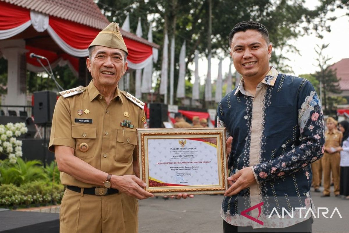 Pemkot Palembang Beri Penghargaan untuk Program Bayar SPP Pakai Sampah, 153 Siswa Terbantu