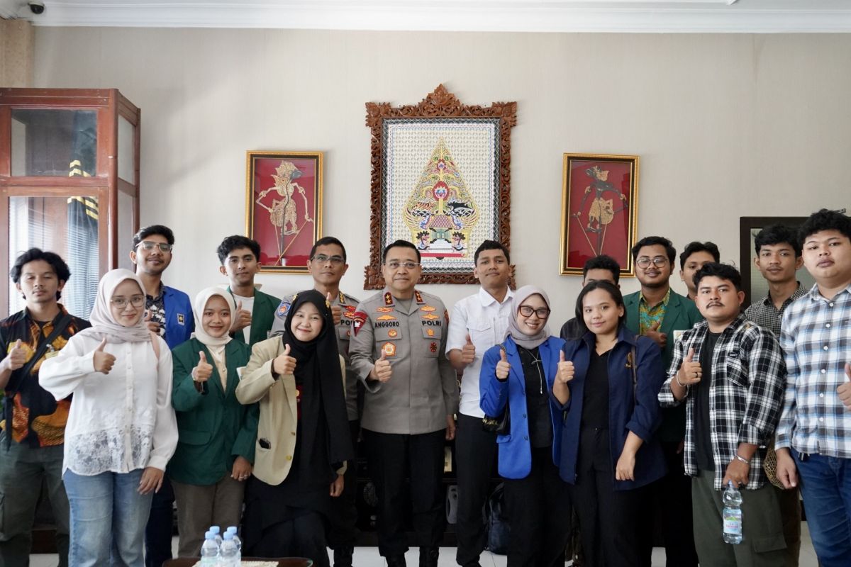 Polda DIY Salurkan Bantuan Biaya Hidup untuk 306 Mahasiswa Asal Sumatera Terdampak Banjir Bandang