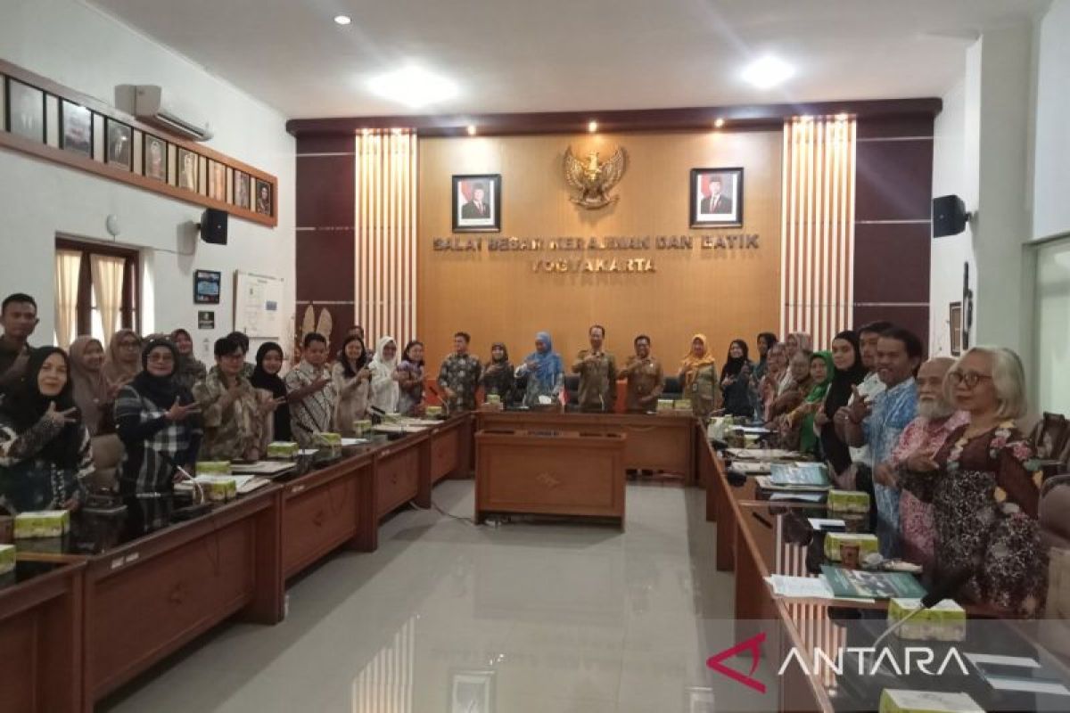 Dispar DIY Gandeng BBSPJIKB Kemenperin Gelar Pelatihan Pewarna Sintetis untuk 25 Perajin Batik di Yogyakarta