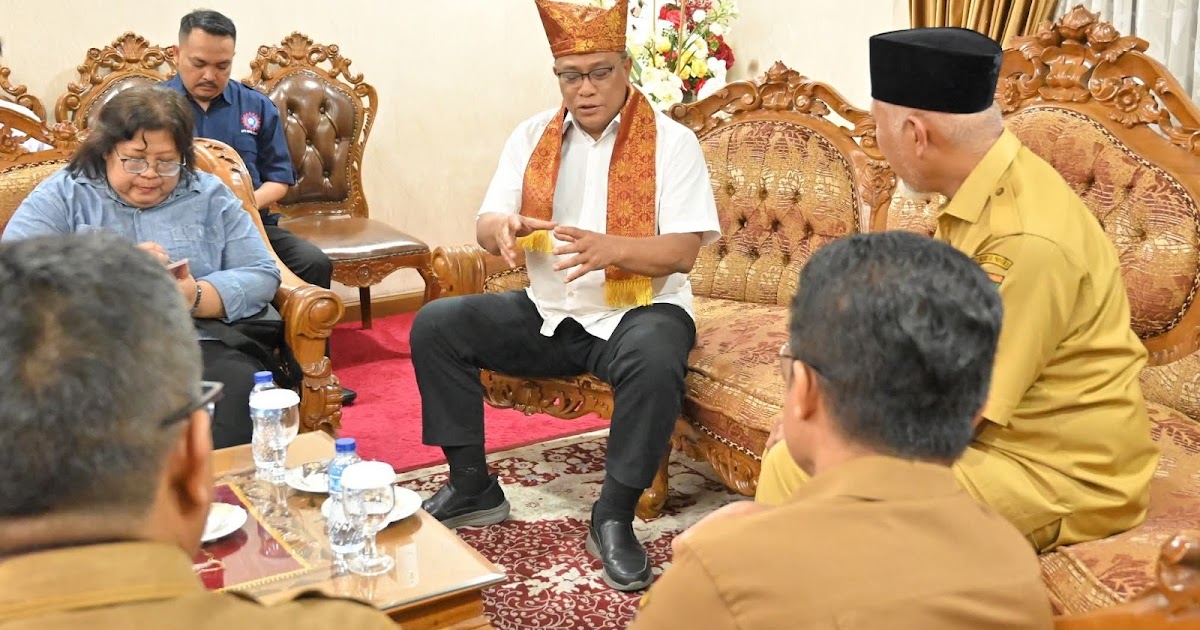 Menteri LH Jumhur Hidayat Targetkan Sumatera Barat Jadi Pusat Perdagangan Karbon Berbasis Perhutanan Sosial, Ini Syaratnya