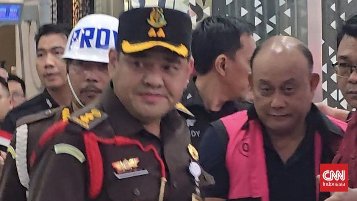 Mantan Kepala BGN Dadan Hindayana Pakai Rompi Pink Tahanan Kejagung Usai Dicopot Presiden Prabowo