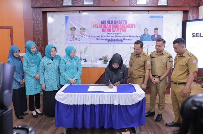 Ketua TP PKK Palembang Dewi Sastrani Resmikan Pelatihan Bank Sampah di Sematang Borang, Warga Diajak Ubah Sampah Rumah Tangga Jadi Tabungan Keluarga