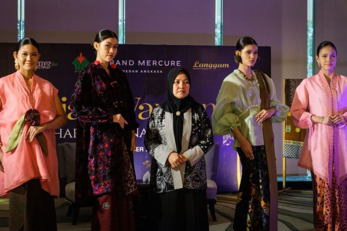 Grand Mercure Medan Angkasa Gelar Jejak Warisan Hari Batik Nasional, Gandeng UMKM Batik Etnik Sumut