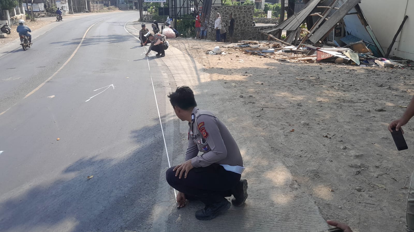 Polresta Cirebon Olah TKP Kecelakaan Truk Tronton di Tanjakan Ciperna, Sopir Akui Kehilangan Kendali Sejak 120 Meter Sebelum Tabrak