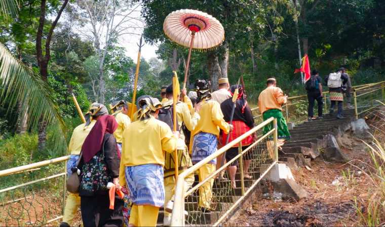 Ziarah Akbar ke Makam Opu Daeng Manambon di Bukit Sebukit Rama, Wabup Mempawah Tekankan Lanjutkan Semangat Perjuangan