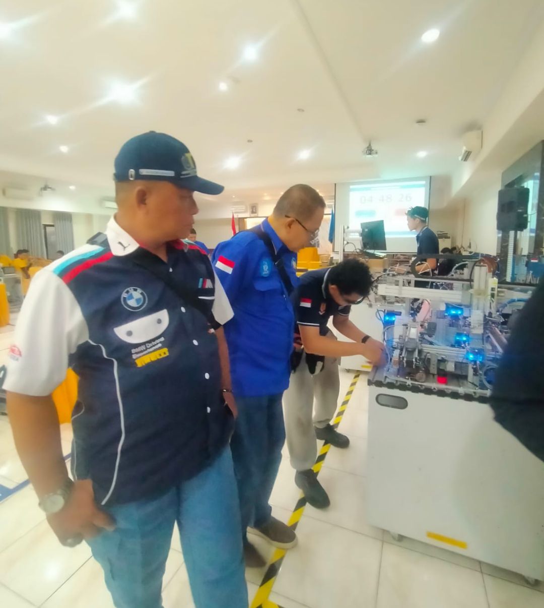 SMKN 2 Palembang Sabet Juara III LKS Robotik Nasional 2026, Dhanis dan Faeyza Harumkan Nama Sumsel di Enam Besar