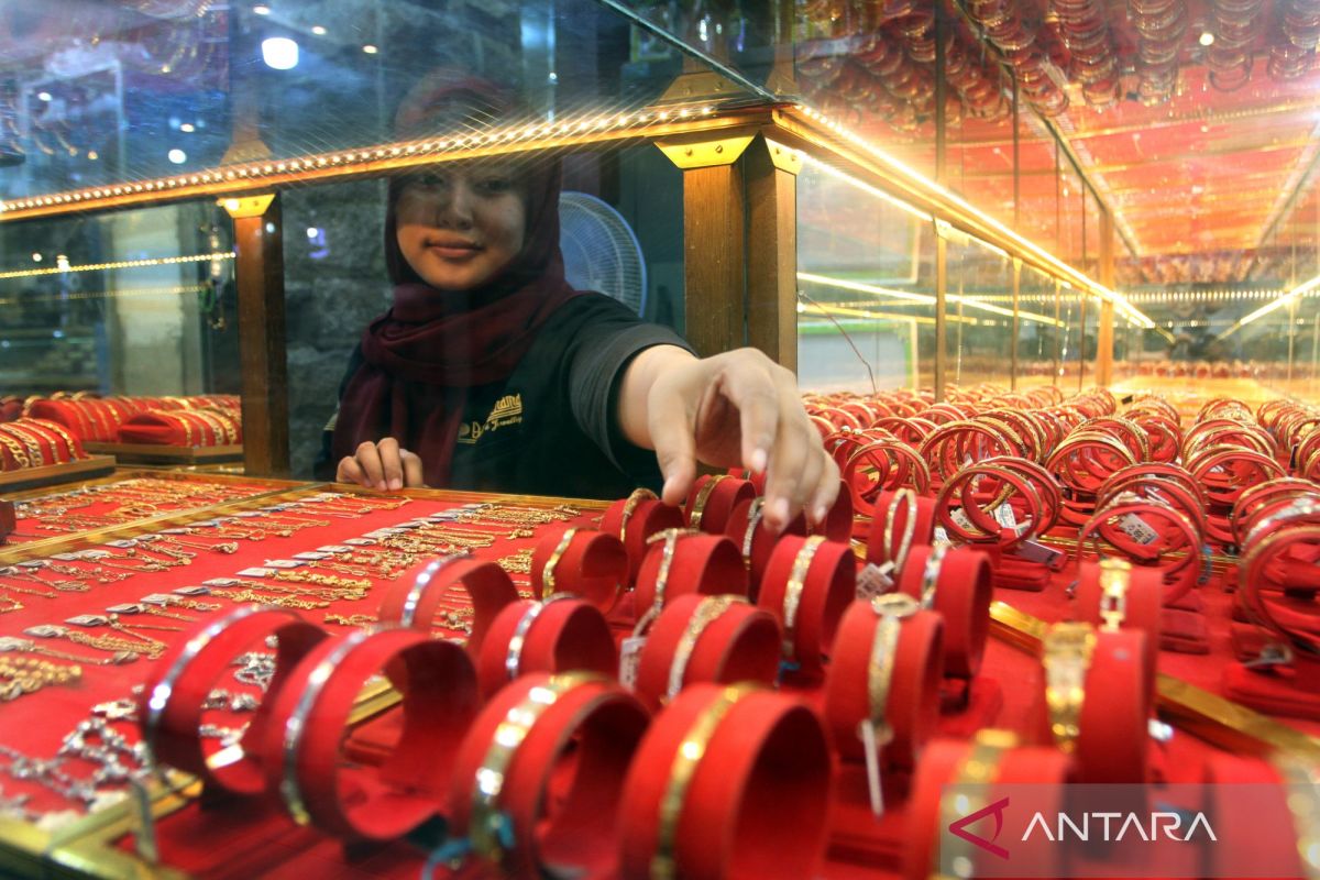 Harga Emas Antam di Banjarmasin Naik Rp4.000 Jadi Rp2,733 Juta Per Gram, Buyback Ikut Terkerek