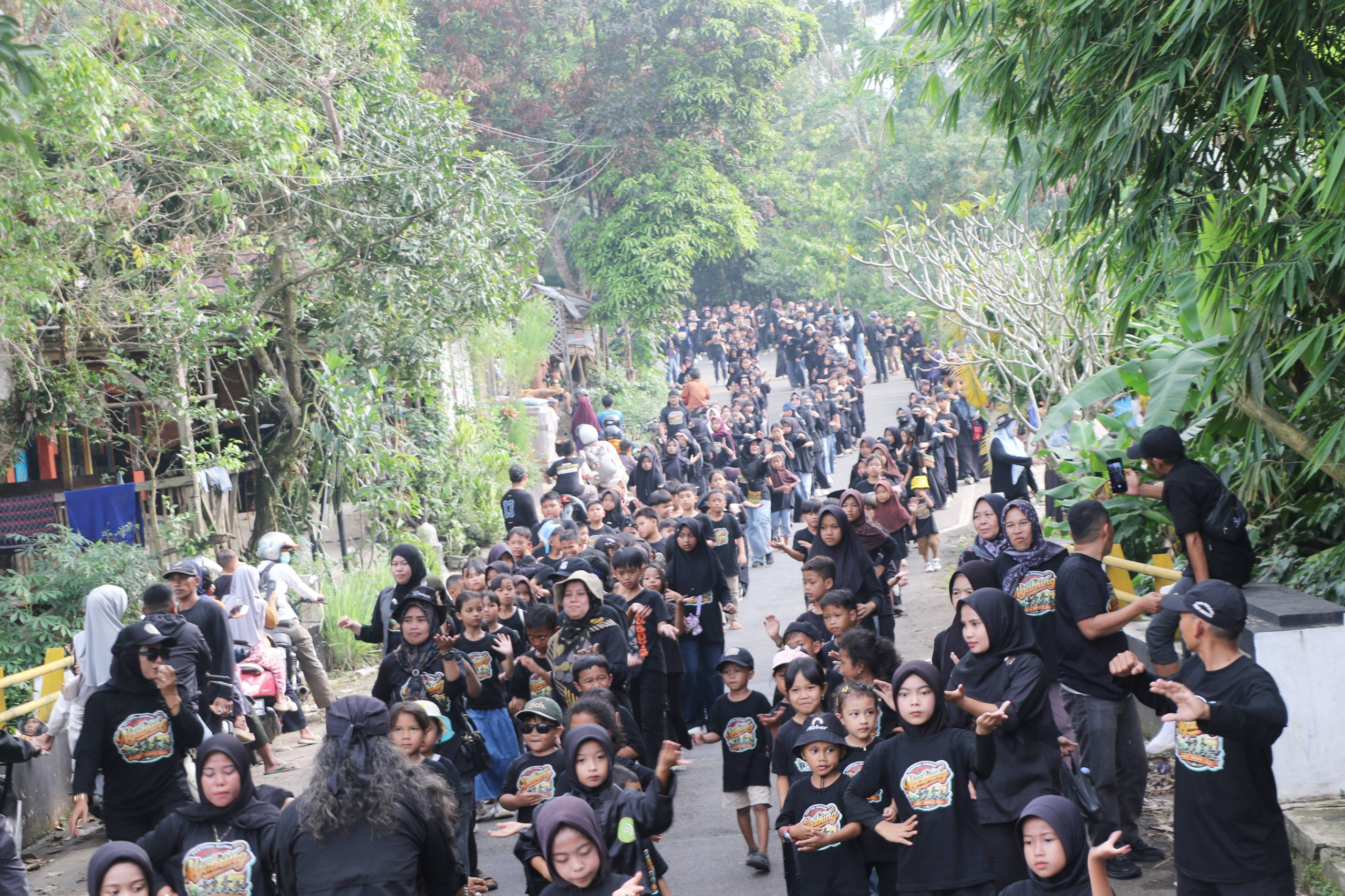 Ribuan Warga Padati Gladi Bersih Festival Ciomas Ngabring 2026, Tari Silat Kolosal hingga 6.000 Lampion Siap Meriahkan Juli