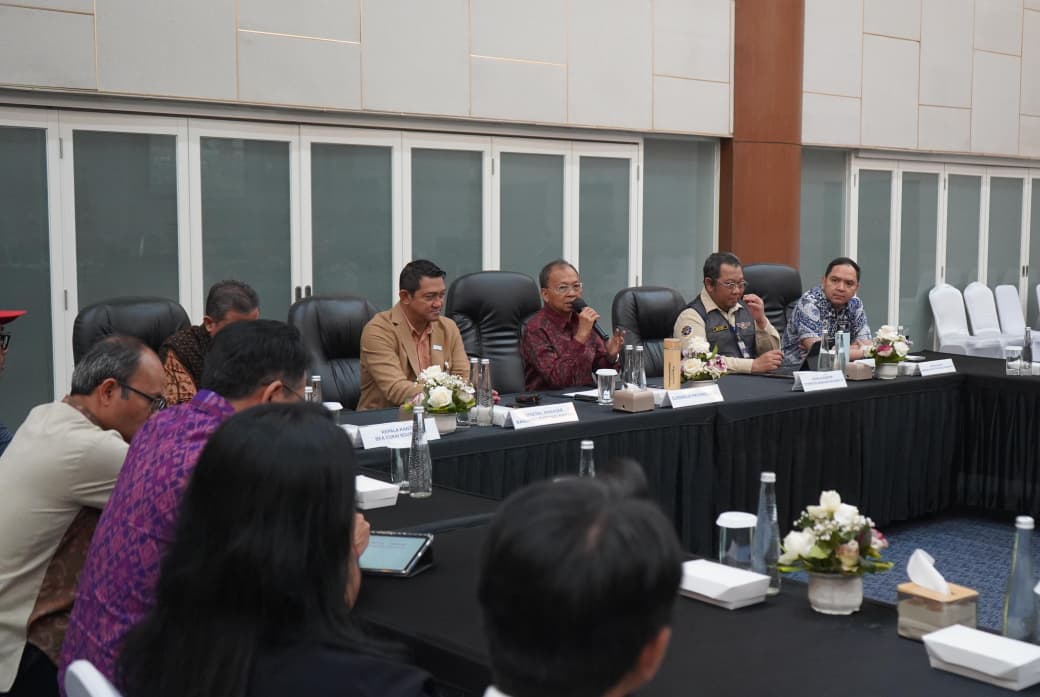 Gubernur Bali Koster Evaluasi Pelayanan Bandara Ngurah Rai, Waktu Tunggu Bagasi Kini 13–40 Menit