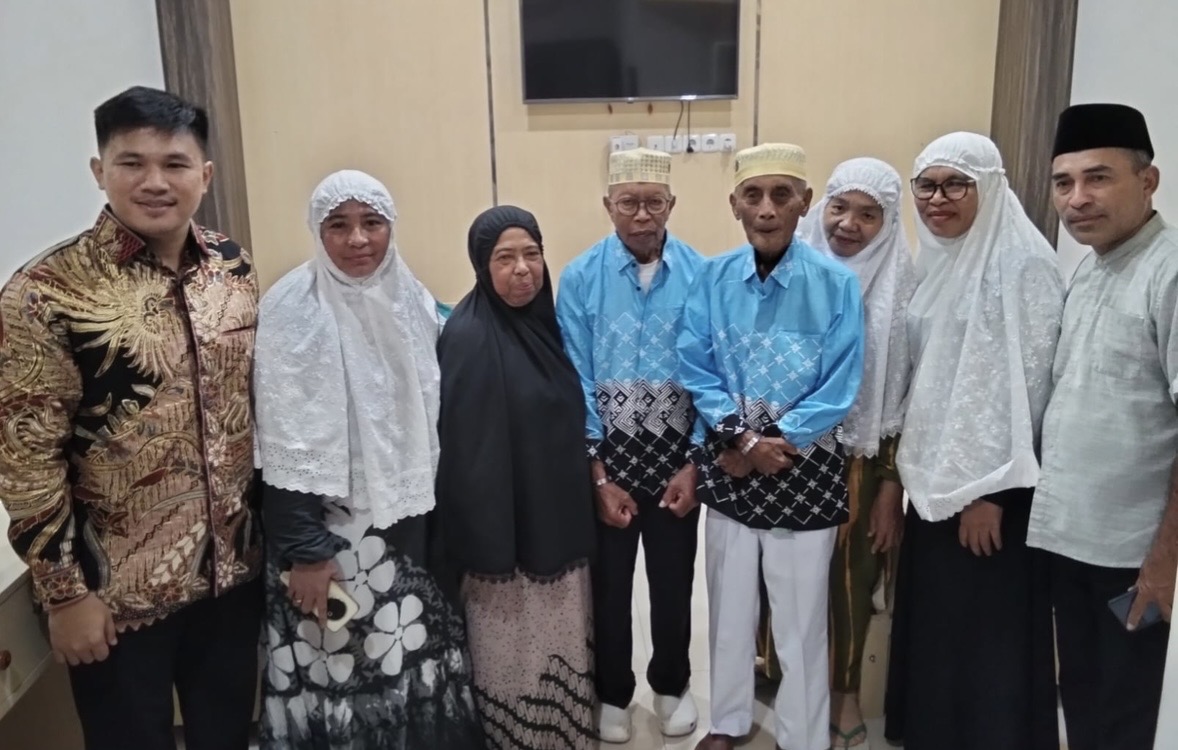 7 Jemaah Haji Morotai Tiba di Ternate, Wakil Bupati Rio Christian Pawane Sambut Langsung di Asrama Haji