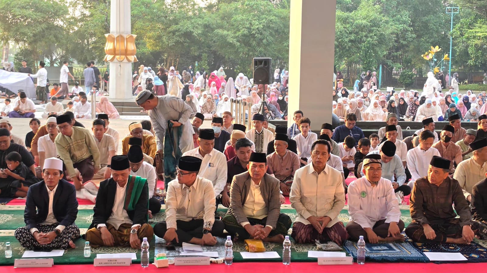 Iduladha di Tangsel: Wali Kota Benyamin Salat di BSD, Wakil Pilar Pimpin Shalat di Halaman Balai Kota Gegara Masjid Direnovasi