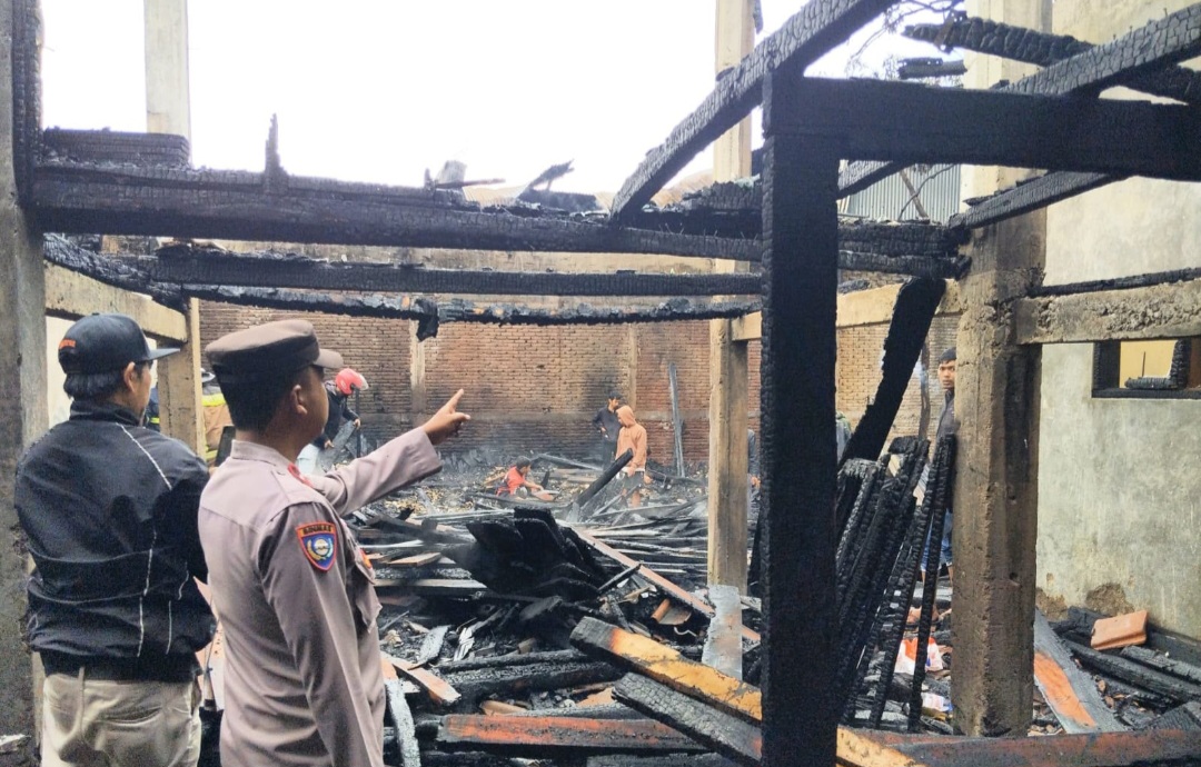 Gudang Kusen Kayu di Bayongbong Garut Ludes Terbakar Subuh, Polisi Selidiki Dugaan Korsleting Listrik