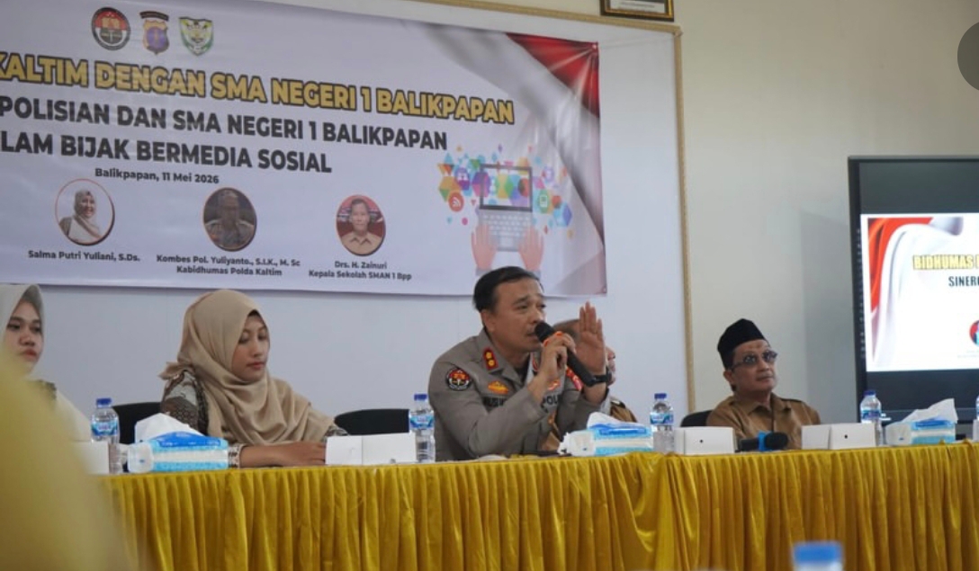 Bidhumas Polda Kaltim Edukasi Pelajar SMA Negeri 1 Balikpapan Bijak Bermedia Sosial