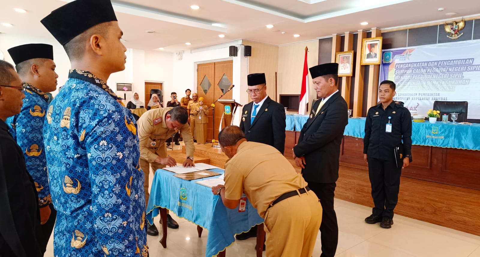 Bupati Anambas Aneng Lantik 120 CPNS Jadi PNS, 42 Pejabat Fungsional, dan 15 Kepala Sekolah