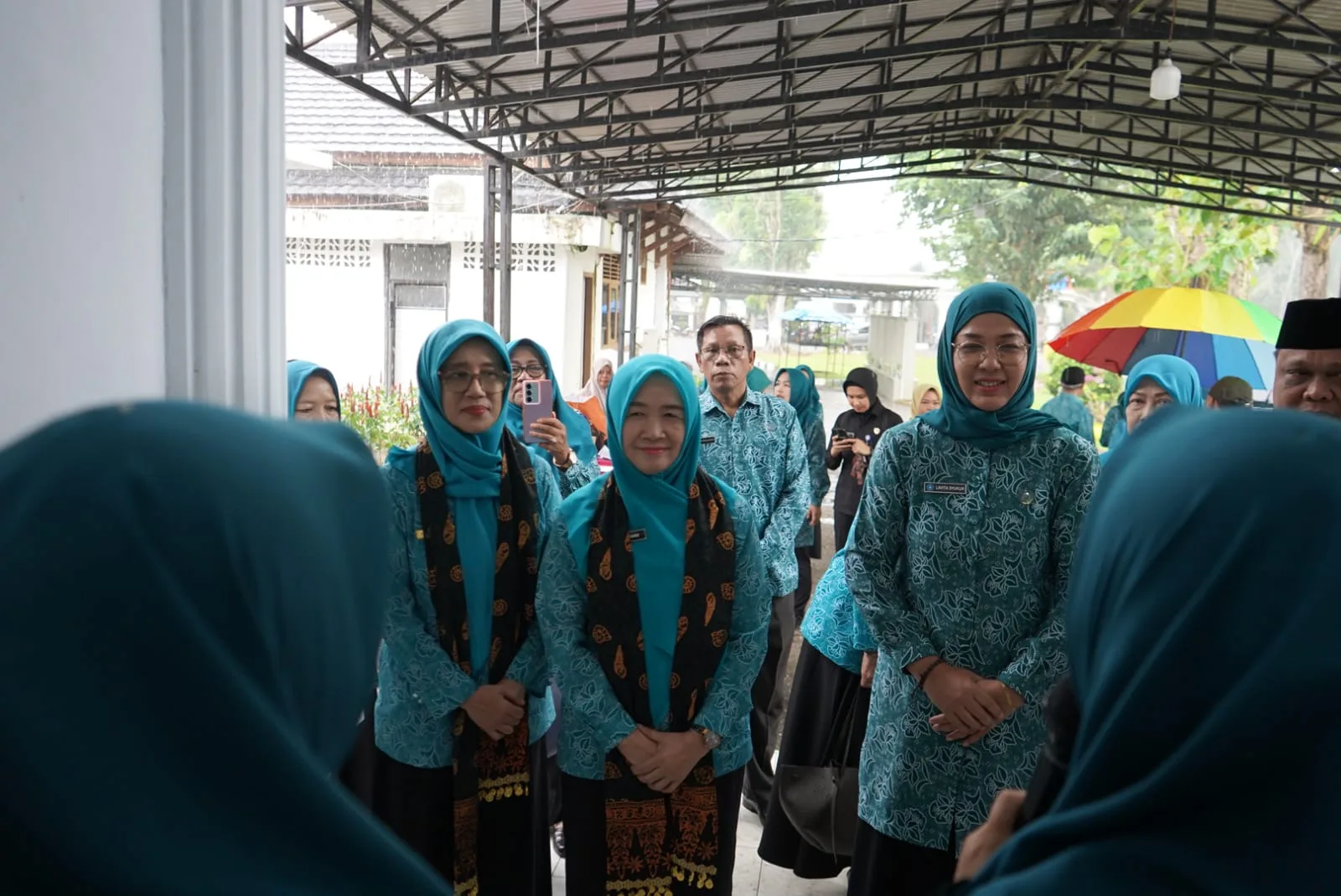 TP PKK Provinsi Jambi Sosialisasikan Gerakan Jambi Bersholawat di Merangin, Sebarkan Buku Literasi Al-Qur’an