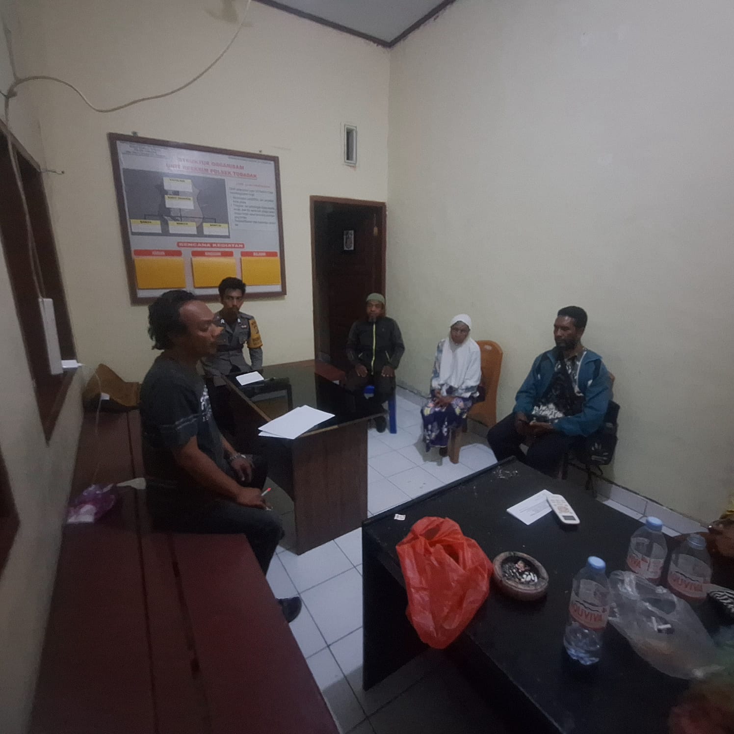 Bhabinkamtibmas Polsek Tobadak Jadi Penengah Sengketa Utang Piutang di Mamuju Tengah, Solusi Damai Dicapai