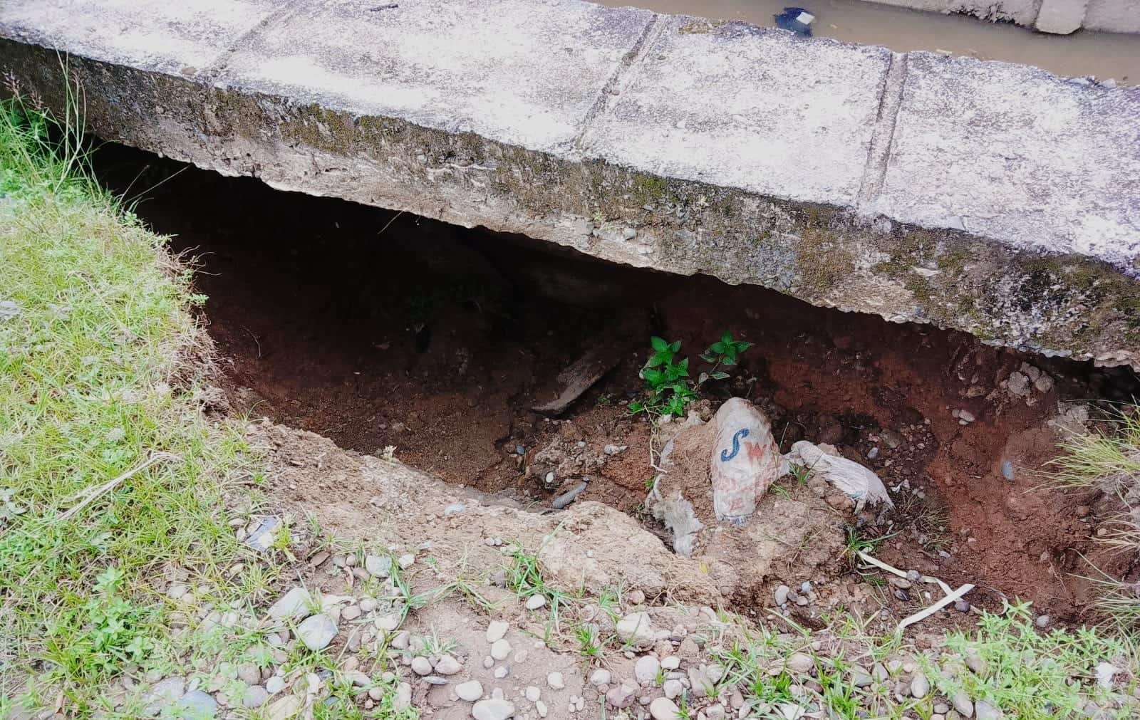 TPT Jebol di Mukomuko, Satu Keluarga Terancam Longsor Saat Hujan, Rumah Tinggal 3 Meter dari Bibir Sungai Tabek