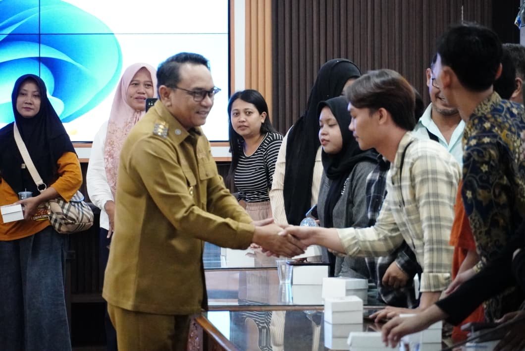 Orang Tua Mahasiswa Penerima Beasiswa Garuda Pati Datangi Kantor Bupati Tuntut Pencairan, 3 Bulan Tertunda