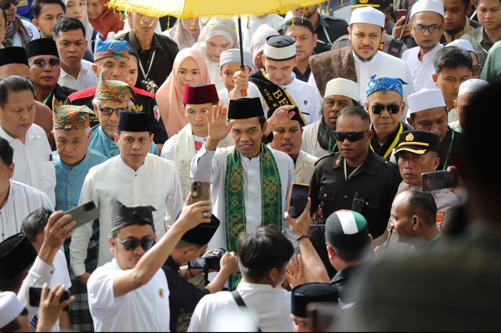 Wali Kota Kotamobagu Janji Undang Ustad Abdul Somad Kembali Tahun Depan, Ribuan Warga Penuhi Masjid Agung