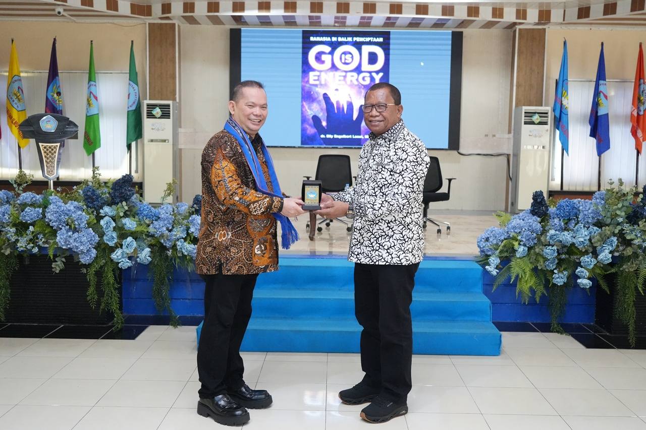 Rektor Unpatti Fredy Leiwakabessy Buka Seminar Spiritualitas di Ambon, Tekankan Kerja sebagai Pengabdian